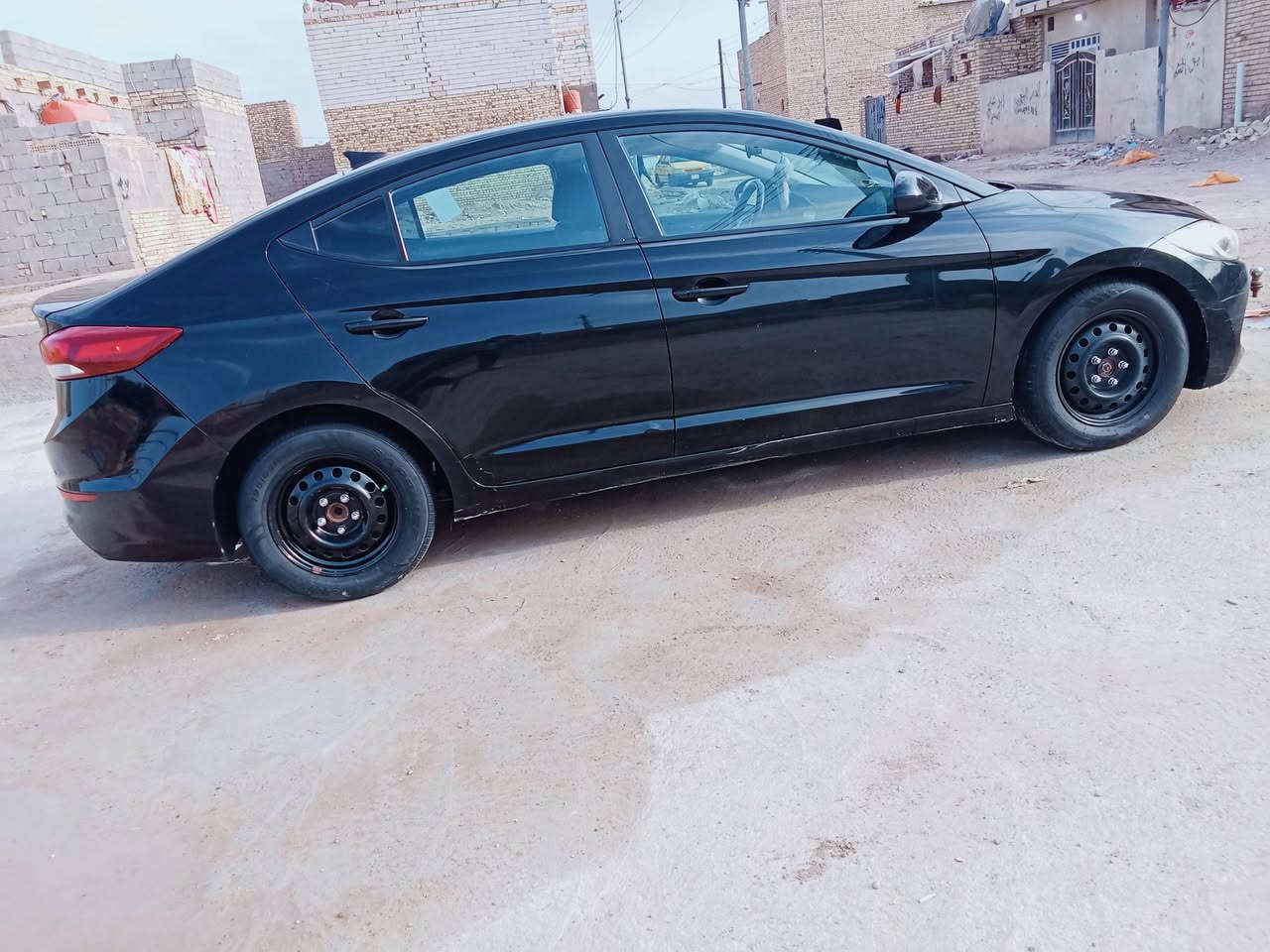 سلام عليكم ورحمة. (((بيع مستعجل))) ((السعر 98وبيها مجال))
سياره النترا 2017 وارد أمريكي.
نص فول. 
محرك 2000دوش 
سياره:(( معوقين مختل عقليا وكاله فقط))
رقم ميسان.((مكاني ميسان)) 
ماشيه 78الف حقيقي.
الرقم:***********+بي واتساب.
 متواجد ع فيس. (( السعر 98وبيها مجال))
