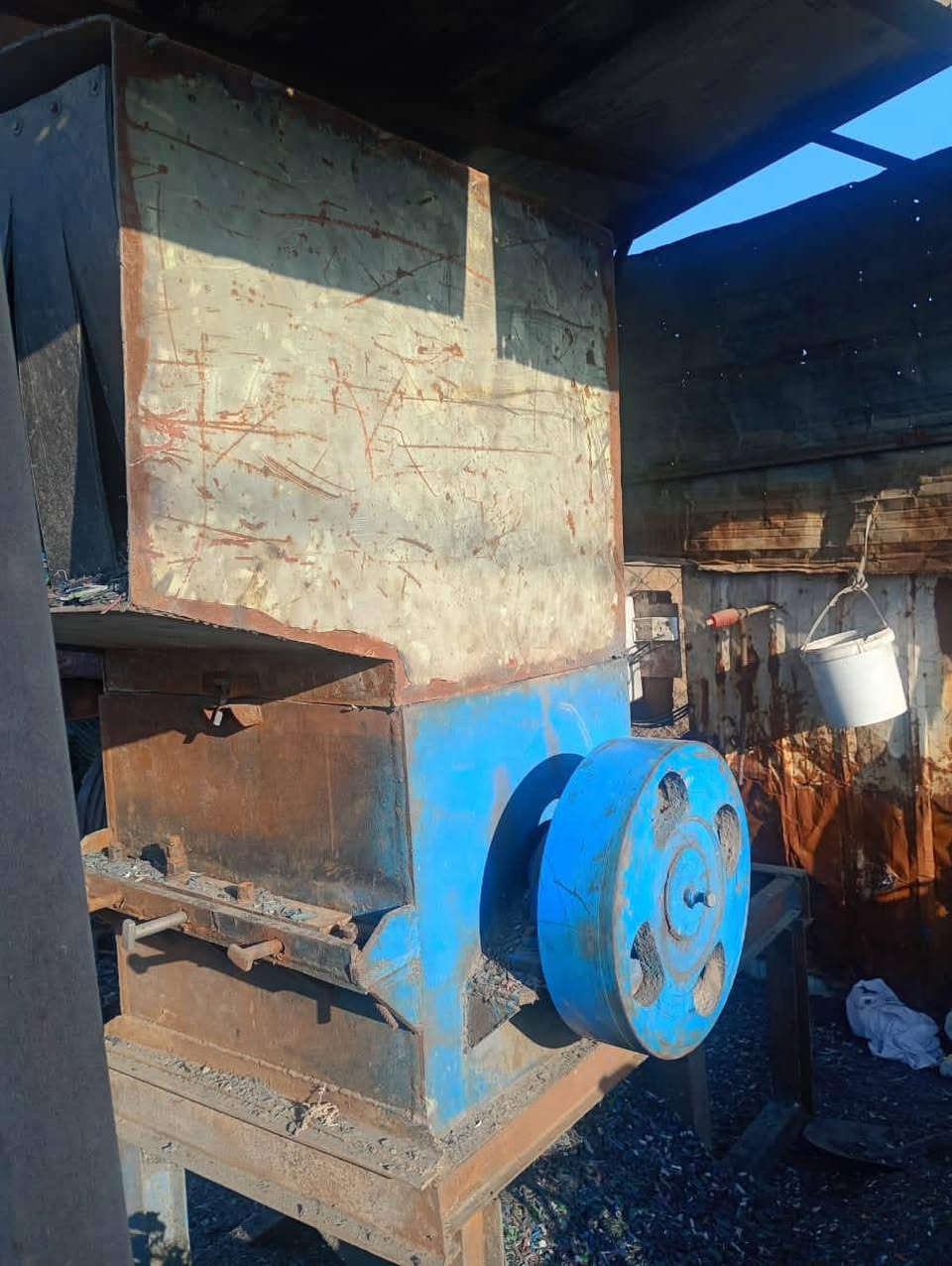 مثرامه بلاستيك ٧٠×٧٠ماطور ٣٠حصان شرط شغل السعر مليونين رقم الهاتف *********** لو خاص عندي توصيل لبغداد
