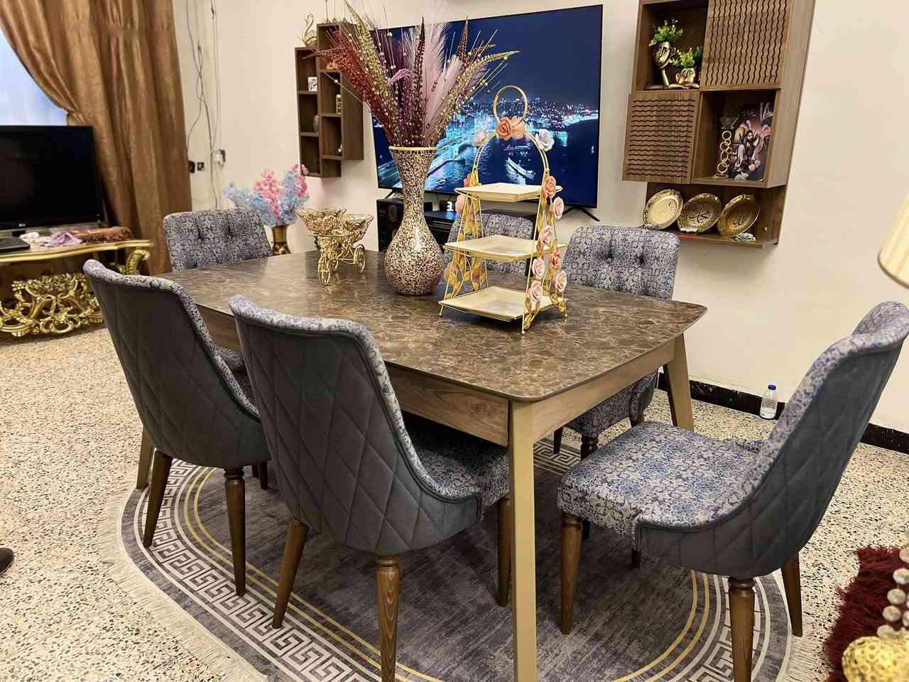 ميز طعام تركي خشب طبيعي شبه جديد عنوان بغداد سعر 460 تواصل ***********

