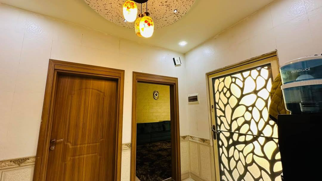 🏡بيت للبيع حي الفلاح الأولى🏡
مساحة  ١٠٠ متر 
واجهة ١٠ متر قبلة
بناء ٢٠٢٠ 
💥الطابق الاول (استقبال/هول/موزع/مطبخ بارد/مطبخ 
(حار/غرفة نوم/ مشتملات )

💥الطابق الثاني(غرفة النوم الاولى سويت مع هول / غرفة نوم الثانية مع بلكونة/ مشتملات)
نظام دكتات.
جمعية حمورابي كارت بلديه. التواصل على الرقم  ***********
