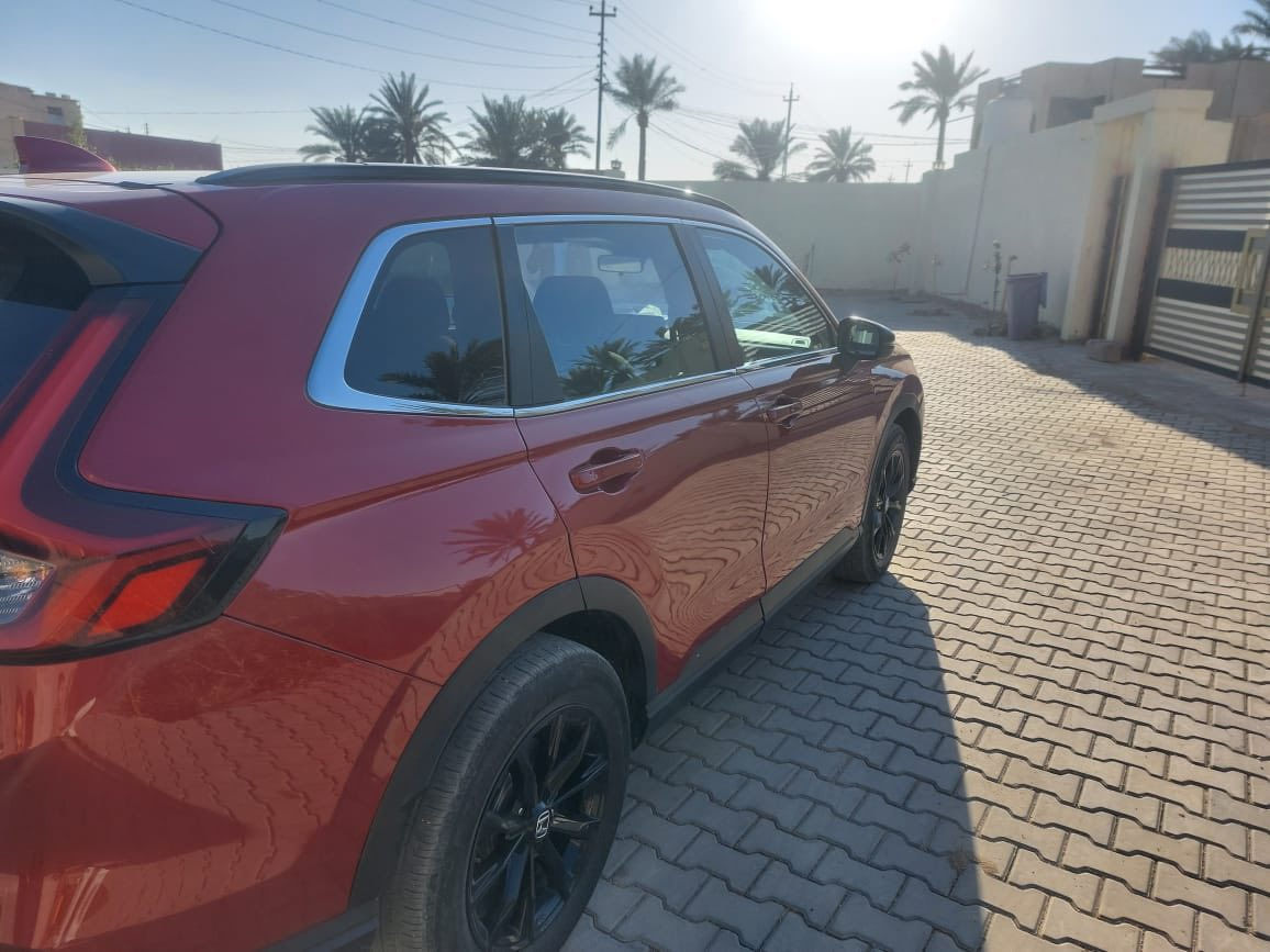 السلام عليكم
Cr-v سبورت 
‏ومعروفه مواصفات مال السبورت 
فتحه و رادار وتحكمات هاند بريك بصمه كشن كهرباء السياره جديده 
مكينه ٢٠٠٠ هايبرد 
موديل ٢٠٢٣
السعر ١٩٠ وبي مجال 
ماشيه ٥٠ الف كيلو 
وارد امريكي 
باسمي شرط التحويل 
الحادث مثل ما موضح بالسونار
مكانها بغداد
***********

