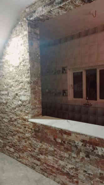 مشتمل للايجار المساحه ١٠٠متربحتوي على غرفتين نوم وكلدور وصاله ومطبخ وصحيات العنوان حي الشهداء نهايه شارع الحسينيه للاستفسار اكثر الاتصال على الرقم التالي ***********
