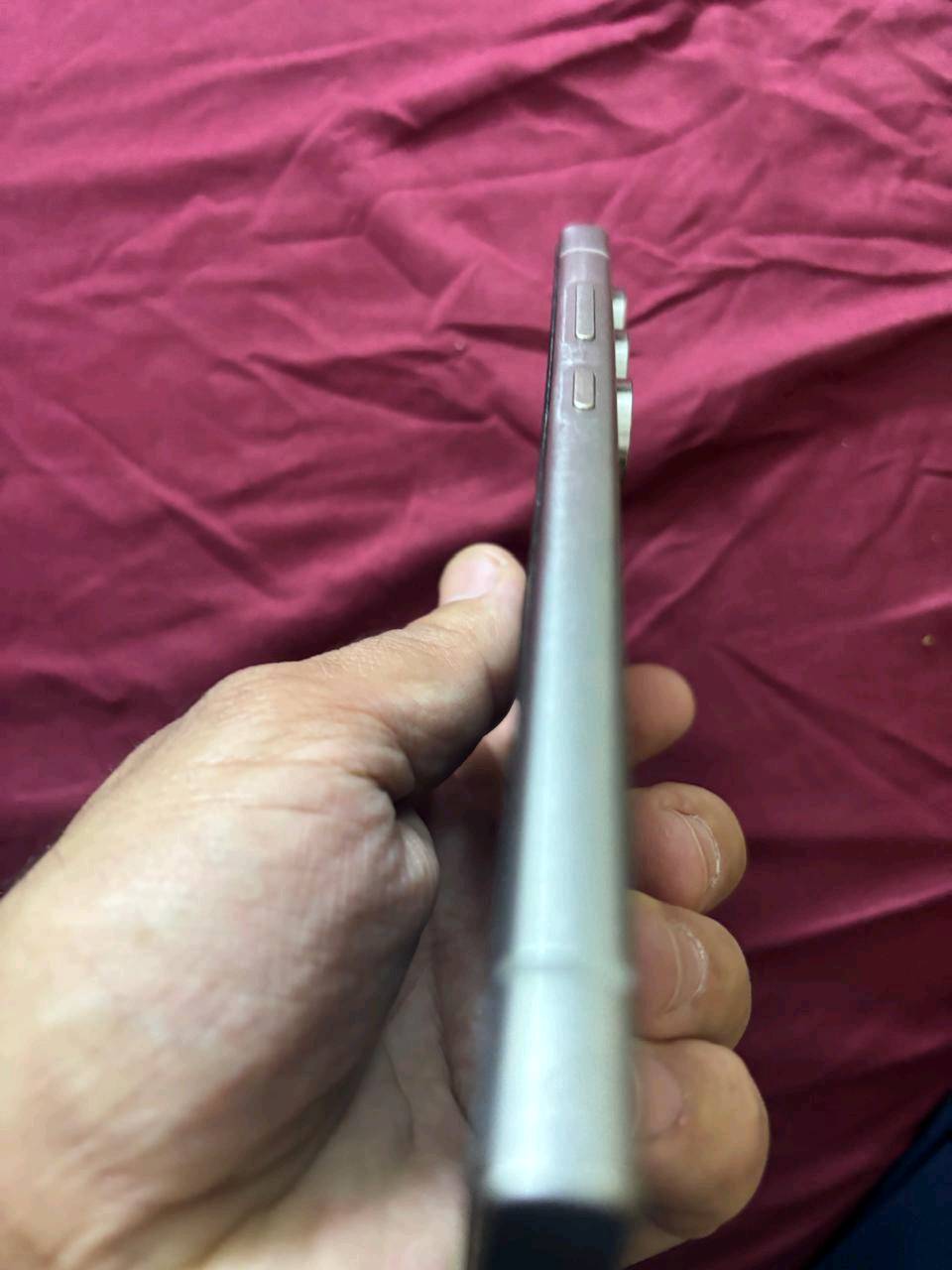 الترا ٢٤ ذاكرة ٥١٢ رام ١٢ نضيف جدا مضمون من اي عطل او تصليح تيتانيوم كفر حماية الكاميرات ولاصق حماية بدون ملحقات مدينة الصدر قطاع ٣٤ ما عندي توصيل الاستلام من الباب قفلة قفلة ٩٠٠