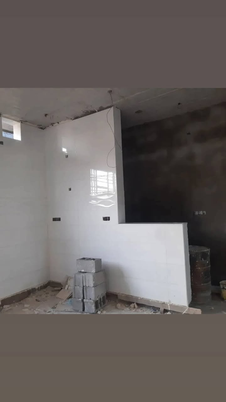 خلفه سيراميك ارضي وجداري شغل مضبوط متفرغ حالين لعمل داخل البصره ***********
