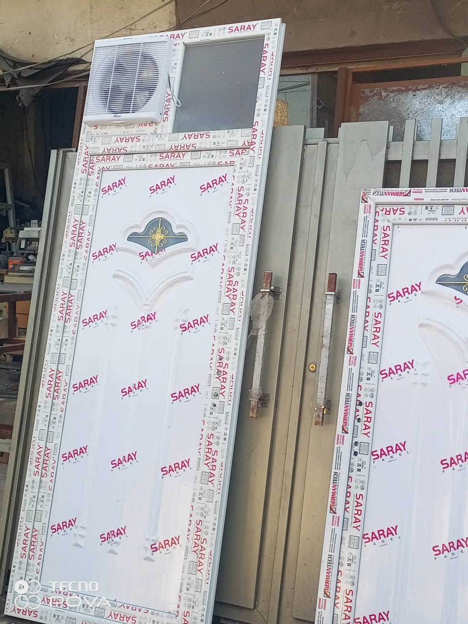 معمل ونجاره الشبلاوي ✍️📝
مع شد الباب والنقل وصبغ الجراجيب 
بكافه القياسات 🪚🚪 
ونوعيان 
يوجد جراجيب والابواب الخشبيه
عنوانه الدوانيه 
***********ويوجد واتساب 📞☎️✅
