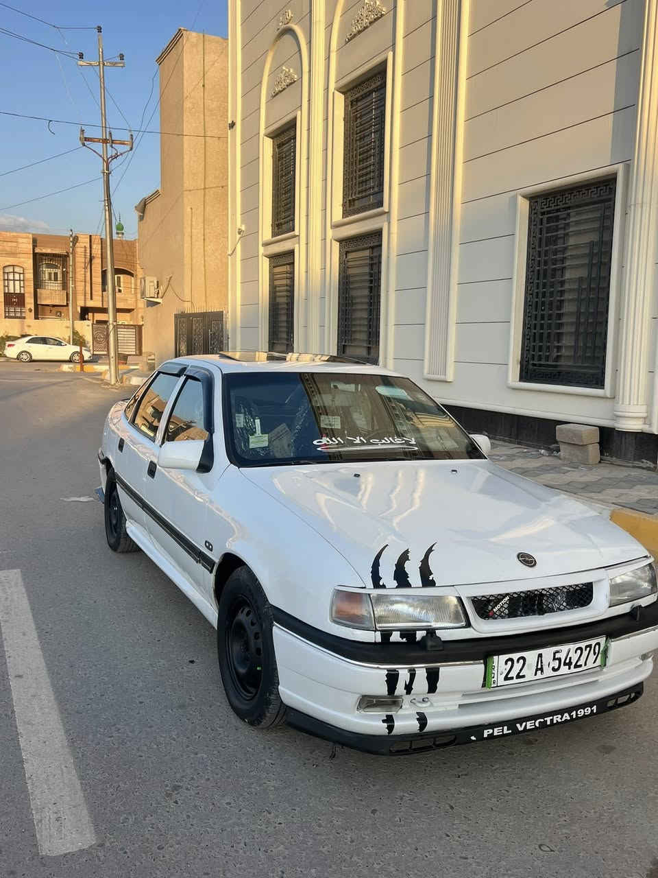 السلام عليكم … الحلال للبيع
اوبل فكترا. موديل 1991 بسعر 42 وبيه مجال 
محرك. 2000 نوزل المرغوب شرط 
كير عادي مكفول بدون عيب 
صدر امامي خلفي جديد 
تخم تاير جديد.  بور. ومشط جديد 
ABSبلادي 
الموصفات.  دعاميات سبورت شباك سبورت 
بلاجكتوات دعاميه زنون.  لايت بكلايت مال كصه
سنتر لوك.  سلايت طكتين.  رونات كله شغاله 
غرفت السياره كله جديده. داخل نيلي بلادي 
محرك / صدر / تخم تاير / كهربائيات كله شغاله / 
السياره جاهزها من كل النواحي متصرف عليه ألف 
🚦رقم 22 /اربيل الجديد هزه وبراد جديد شرط التحويل
السياره /بيها صبغ مكانت بدون ضربه بدون تبديل شرط
افرماممه مكفوله.  لغود مكفوله. 
مكان السياره تكريت القادسيه   بسعر 42 وبيه مجال 
***********
