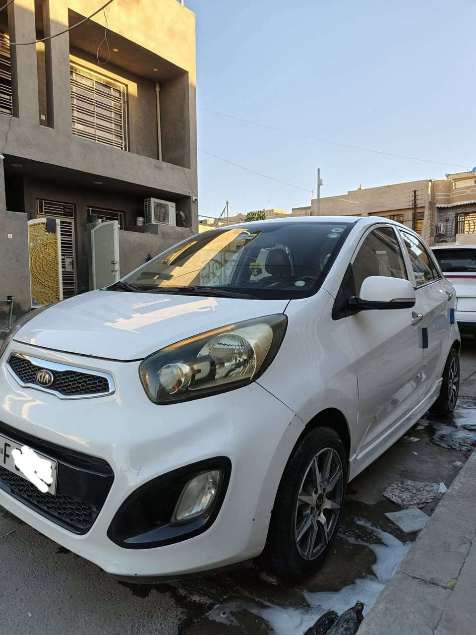 سلام عليكم كيا بيكانتو موديل 2013 خليجيه رقم اربيل بأسمي مواصفات مري شفط و اشاير بألمري شاشه تاب بيها قطعه وحده صبغ و باقي ملاحظات بسيطه السعر 85 و بيها مجال بسيط مكان السياره بغداد رقم التلفون ***********
