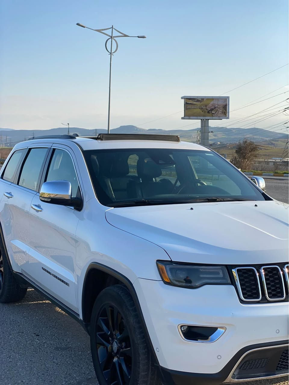 Jeep Grand Cherokee 2018 Limited 
جێب گراند چیرۆکی فولمواسەفات ئەمریکی
کلین تایتڵ 
زۆر زۆر جوانە ماشالله 
(ئۆتۆ ستارت - ئۆتۆپارک - ئۆتۆ ستۆپ- ڕادار - شەغال - دوو بەصمە - کوشن سارد و گەرم -کوشن خەزن - کوشن جڵد- سوکان هیتەر - لایت لید و عەدەسە- پانوراما-سنوق شەفت - شاشە گەورە - حاسەی دواوەو پێشەوە و تەنیشتەکانی - گێچ ئەلیکترۆنی- دەبڵ ئەکسل- سپۆرت و نۆرماڵ- تەبرید مەرکەزی و زۆر مواسەفاتی تر ) سەیارەکە زۆر زۆر پاکە
چوارتایەی لۆکی لەژێرایە 
ڕۆنی تازە گۆڕدراوە 
سەنەوی بەناوی خۆمە تا ٢٠٣٠ 
٧٧ میل ڕۆشتوە 
بۆ زانیاری زیاتر پەیوەندی بکە 

*********** السليمانية, العراق
