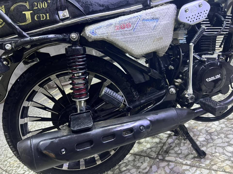 دراجه سونك ايراني  محرك 200 مكاني بغداد ابو دشير  ***********. السعر 900وبيها مجال حك الجيه
