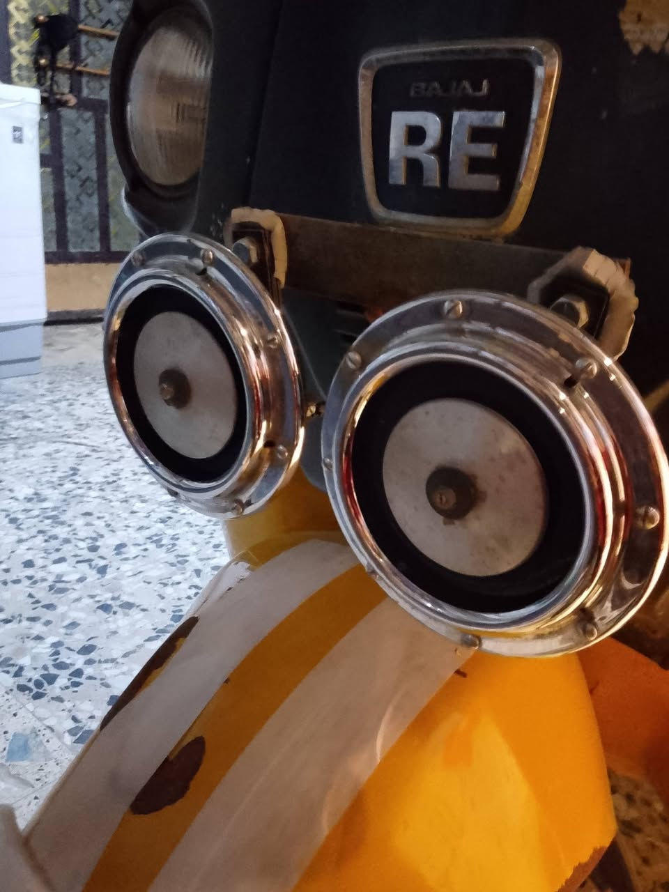 سلام عليكم هورنات جنح بلاديات مامفرورات مصار شهر من شتريتهن سعر ٢٥٠ وبيهن مجال لطيبين ***********
