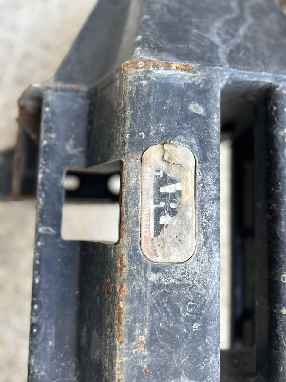 السلام عليكم دعامية درع لاندكروز مع الونج
السعر 500الف 
***********
