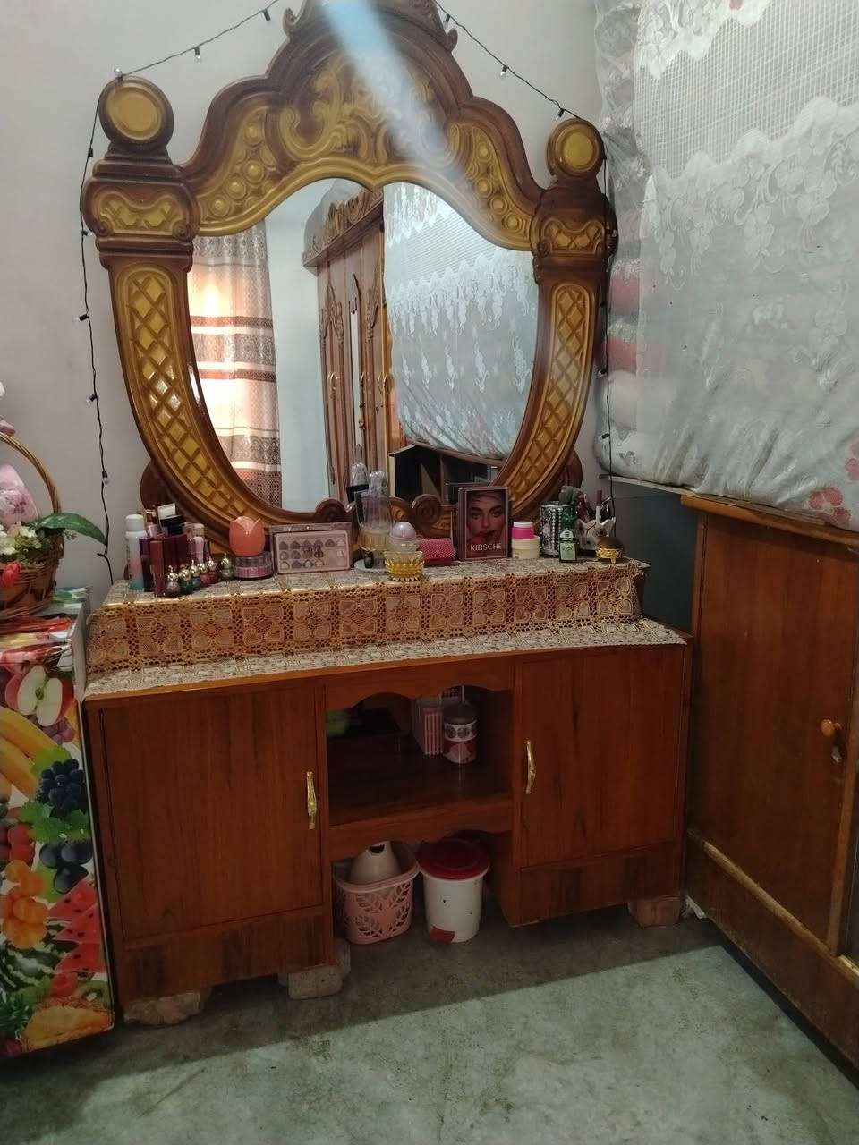 السلام عليكم اخشاب للبيع غرفه كامله السعر600 بيه مجال مكلف بالنشر الاستفسار اتصل على الرقم*********** لحد راسلني خاص مكلف بالنش هذا رقم ابو الاخشاب
