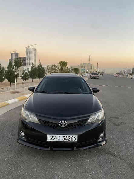 تويتا كامري موديل 2012 سه نه وي تازه يه تا 2030
به ناو خومه وه يه 
ئه مريكي Se فول مواسه فات مه كينه ي نه كراوه ته وه
 سلايد شاشه و كاميرا و ته حديد سرعه كوشن كاره با
دوگمه ي خليسك ئاوينه كاره با 
سي مودي ليخورين توماتيك و عادي و سوكان شه فت و ئيكو  نيو كوشن جلد
نيو چه مه له خي دواوه بوياخه  بيناو گرتن 
رون و پاتري و هايدروليكي تازه يه ناوي لوكه تاقمي تايه ي لوكي بوبه سراوه ناوي حه مام كراوه 
سعري 130گه لاو مه جاليكي كه م
***********
