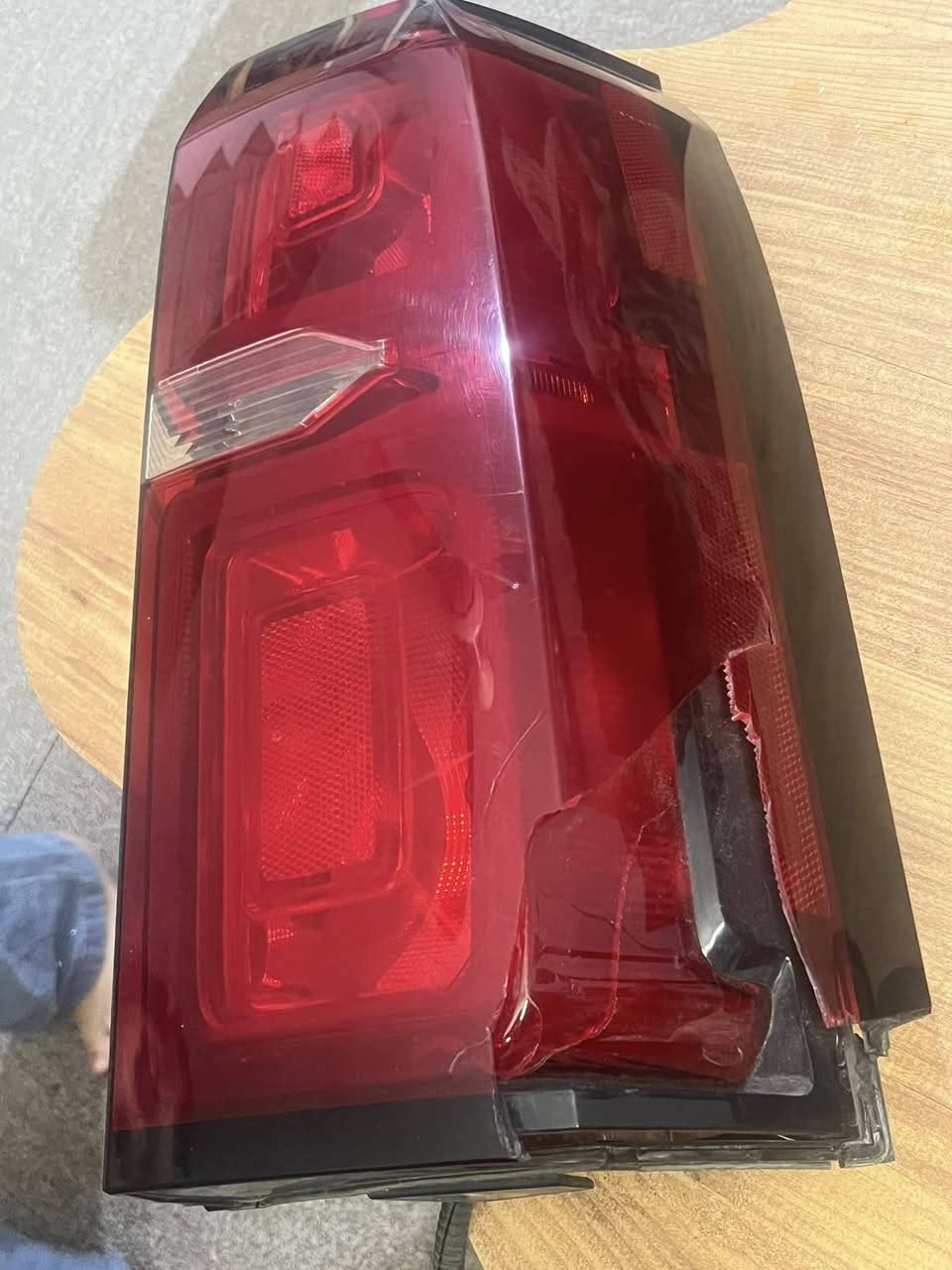 السلام عليكم 
بك لايت تاهو من موديل ١٥ لل ٢٠ جهة اليمين بي كسر بالجامة  قيم واخذ 
***********
