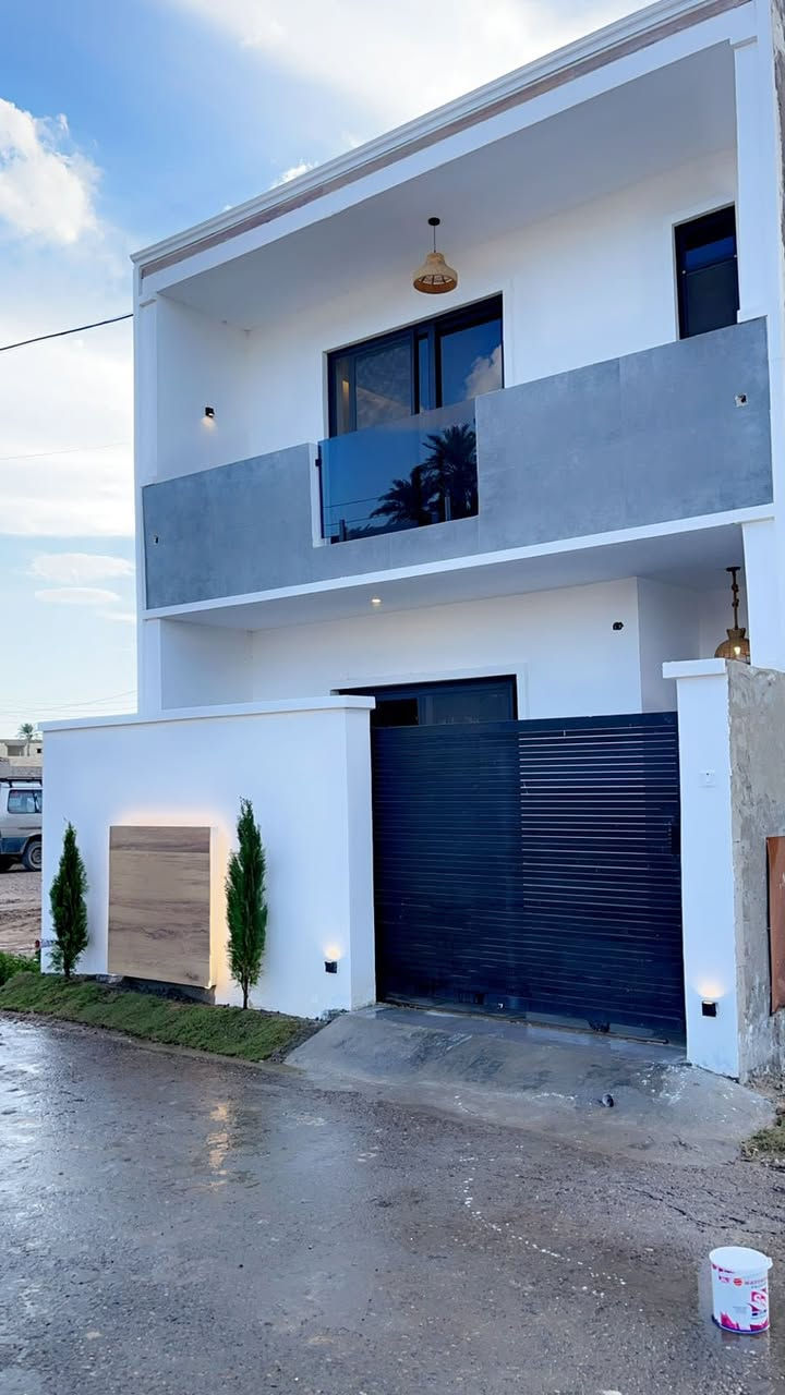 بيت للبيع مساحه 100م واجه 6وربع ونزال 16 طابو زراعي سند 25 في مجمع بهاء المدن طابقين يحتوي ع غرفتين نوم وصاله واستقبال ومطبخ وصحيات بناء درجه اولئ فول الفول السعر 145 مليون وبي مجال في الدورة منطقه البوعيثه للاستفسار الاتصال على الرقم *********** متوفر واتساب
