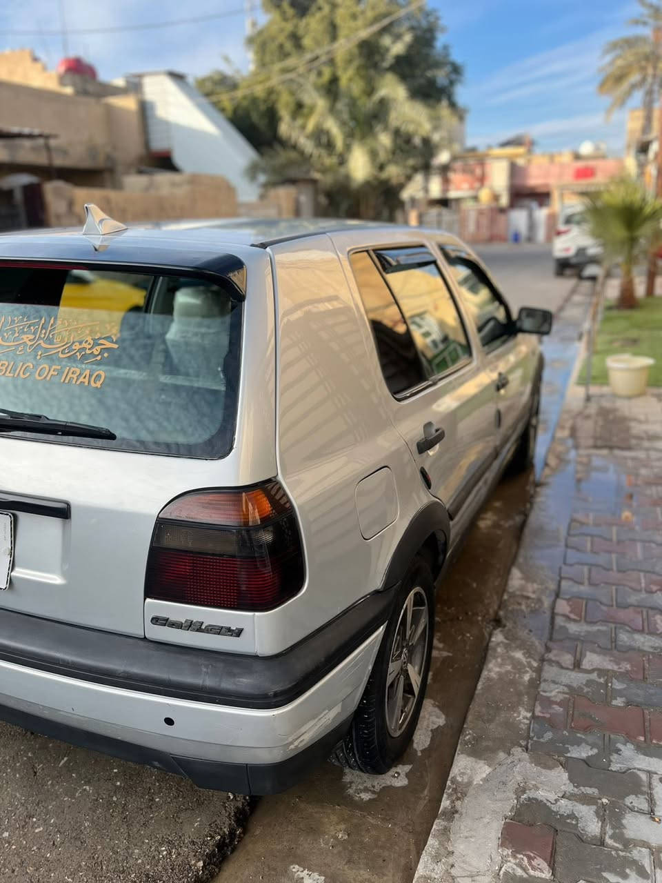 السلام عليكم موديل 1992سياره جاهزه اي نقص مابيه ميكانيك كهرباءداخل تبريد ثلج مروحه عاصفه يعني انسه حماوه انسه تنته قماره كنتاره كاعيه زوليه بلاديه سلايت شغال طكتين كير اوتو مكاني بغداد الحسينيه سعر 48 وبيه مجال قليل حك الجيه ***********واذا اكو مراوس حسب القناعه
