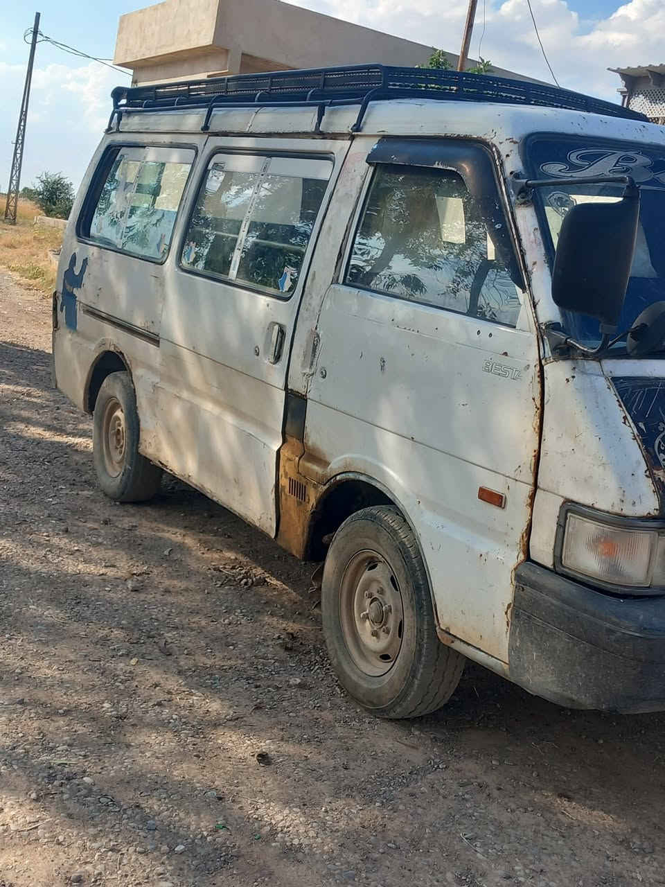 كيا بستا للبيع موديل ٩٤ معمر جديد محرك لا صرف ولا نفخ كير شرط كهربيتها شغال داخلها نضيف محرك كاز سعر ١٧ وبي مجال رقم ***********
