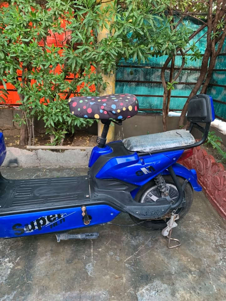 بيع مستعجل بيسكل شحن حجم 14 جديد مستخدام 8 شهر بيسكل يشتغل مابي اي عيب سعر 160 بي مجال مكاني كركوك راقم ***********

