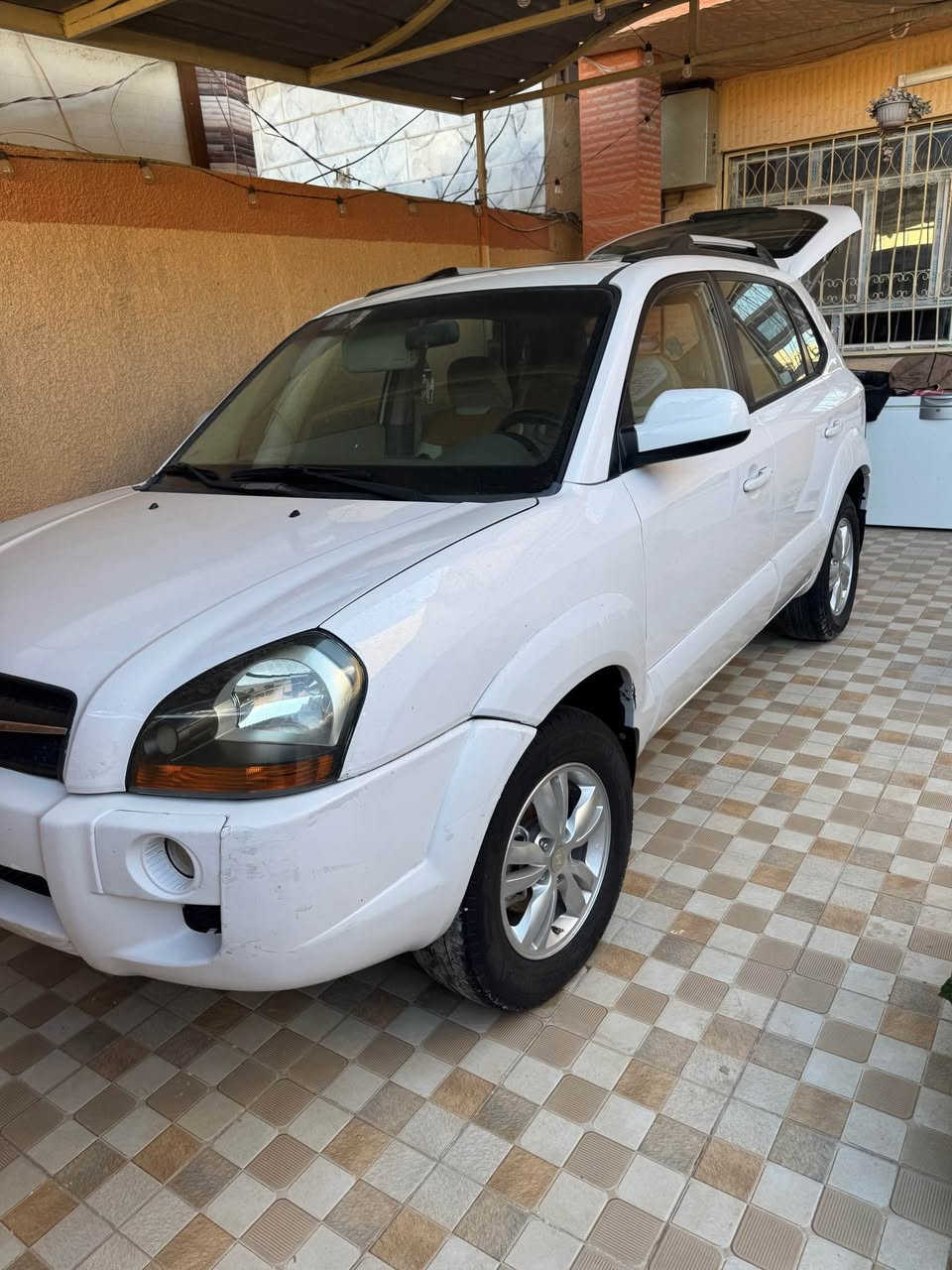 السلام عليكم توسان موديل 2009 رقم بابل السياره فول موصفات مكفوله من الصبغ والضربه والتبديل كير مكينه حداديه خير من الله تخم تاير مكينه 2700 ب119 او بيه مجال بسيط *********** مكان السياره حله حلة, بابل
