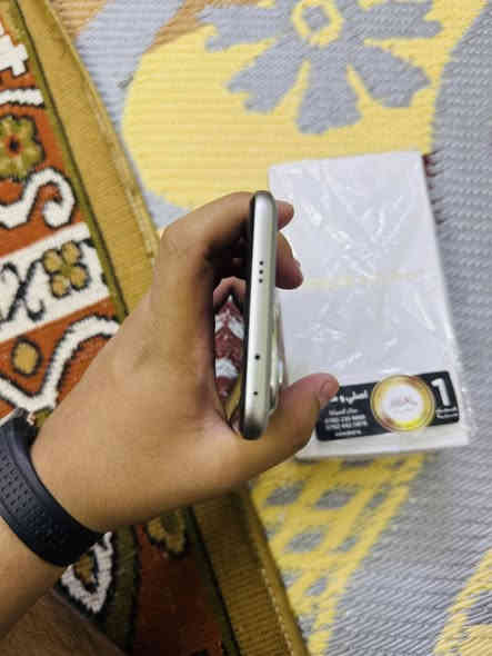 السلام عليكم جهاز هونر ٤٠٠ برو للبيع مستخدم عشر أيام فقط نضيف كلش شخط ما بي ذاكرة ٥١٢ السعر ٦٥٠ و بي مجال بسط العنوان بغداد الرشاد الرقم ***********
