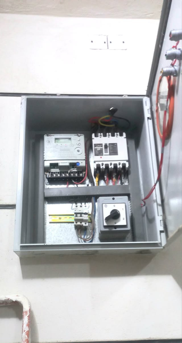 ﻛﻬﺮﺑﺎﺋﻲ ﻣﻨﺎزل / بأسعار مناسبه
1_ ﺗﺄﺳﻴﺲ ﻛﻬﺮﺑﺎء بوري / سيمنز  
2_ ﺗﺠﺪﻳﺪ اﻟﺘﺄﺳﻴﺲ اﻟﻘﺪﻳﻢ  
3_صيانة جميع أعطال الكهرباء
*********** / ميسان العمارة
