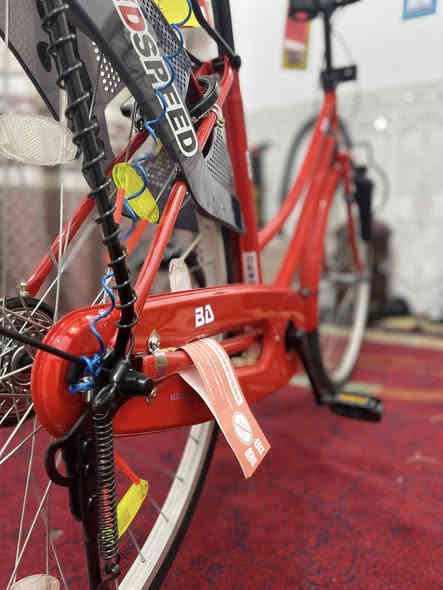 سلام عليكم 🫡 
بايسكل 🚴للبيع بدون غراض جمبزه 🙃 

ألون احمر 🩸🍅

الموديل 2018 😾 

نازل من كرار ابو النقش ⛄️ 

السعر 170 🔥 وبي مجال حك الجيه 😱 

العنوان شارع المدينه النجف الأشرف 🫡

راسلني خاص يعجبك عل مازنجر 💝 

او واتساب *********** 😾🧸
