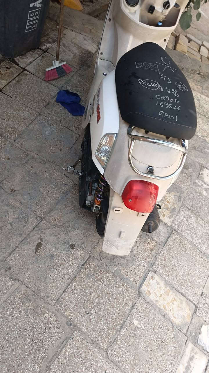 السلام عليكم دراجه بوليس نضيفه عوزه كهربائيات مفتوحه. السعر خاص
*********** ناصريه مركز
