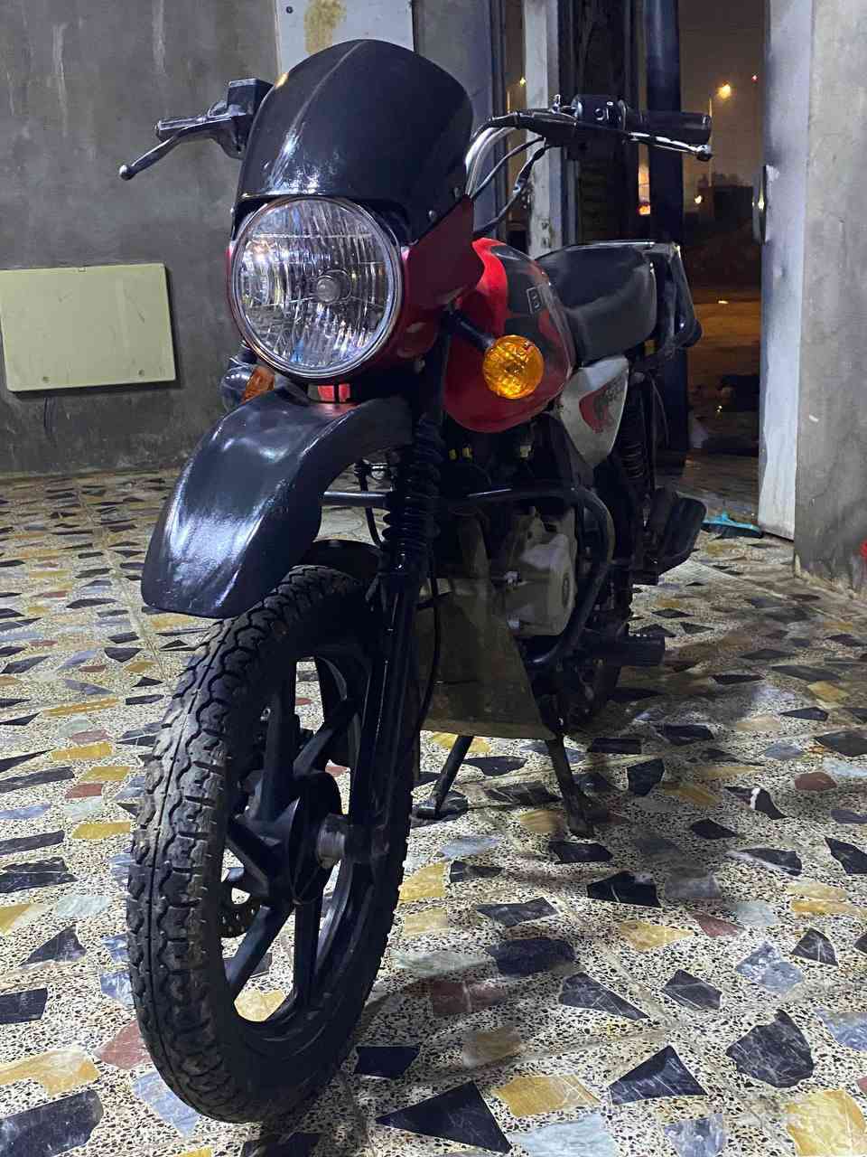 يا الله 
سلام عليكم بوكسر رقم تحويل ثاني يوم 
مديل 23 جبلي العاليه دراجه تخبل 
بيها بدايه خيط تبخير كلش كلش خفيف
السعر 1700 مليون وسبع ميه وبيها مجال بسيط
عنواني البصره المعقل وخادمكم ما متواجد ع الفيس ولا ع الخاص 
هذا رقمي عندي واتساب ***********
