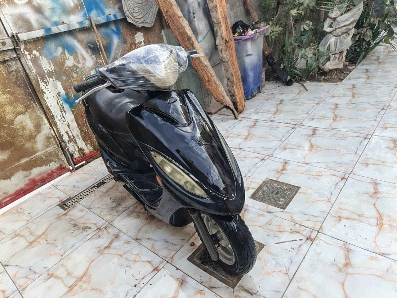 دراجه جي فور. جاهزه مابيها كل نقص شغاله سلف هندر. كهربائيات كامله اشاير يمنئ يسرئ قفل جنطه قفل سكان عداد شغال بانزين والرون  300 وبيها مجال ***********
