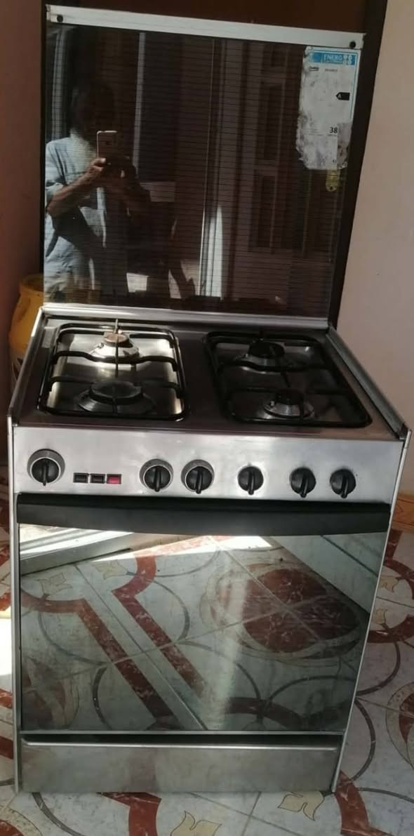 سلام عليكم ورحمه الله وبركاته
طباخ سوري ٤ عيون شغال أربعة عيون مع الفرن ما بيها اي نقص مع منظم غاز    السعر 100000وبي مجال للطيبين 
العنوان كركوك قادسية2قرب جامع صابرالكردي ***********
***********
