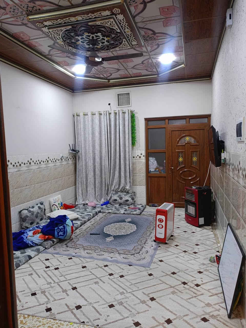 بيت للبيع المساحه 150متر طابق واحد حي الاركان قرب مدرسة الصينيه للاستفسار مراجعة مكتب عمر للعقار حي الاركان شارع 20 قرب مدرسة الكويتيه 🏡 🏡 🏡 🏡 🏡 
*********** ابو اياد 
*********** ابو اياد 
ط
