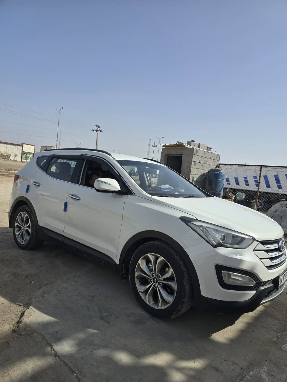 سنتافي ٢٠١٤. 
٦ سلندر.   ٧ راكب 
مكفوله.  من الصبغ  ..بيه شويه تكحيل خفيف 
سنويه تنتهي نهايه ٢٠٢٧ 
كشنات كهرباي
تبريد فول. مال جناي سياره 
سعره ١٨٠ وبيه مجال بسيط للشراي
***********
