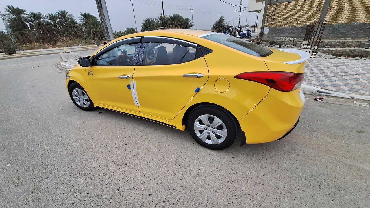 سلام عليكم عيني شباب النترا مديل 12 
خليجي 1800 بسمي هيئه وغرامه  مصفرة 
جاملغ وبنيد  ومكينه مفتوحه السعر 93 وبيه مجال مكان السارة
رميثه  رقمي ***********
