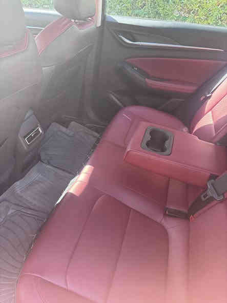 السلام عليكم 

شانجان ايدو بلاس 2022 اعلى مواصفات 

اربع كامرات 360

ضمان شركة البخيت 

سيارة بأسمي

حساسات خلفية ورادار

تبريد مقاعد امامية

اربعة جام اوتو 

كير سبع سرعات DCT دبل كلچ

السيارة زيرو كفالة حرة 

مكفولة كفالة عامة 

ماشية 52 الف

طخم تاير جيتي 

محرك 1.4 تيربو

فتحة بانورما

ما تنكض السيارة 

وبعد هواي مواصفات 

سعرها 127 وبيها مجال بسيط 

***********

مكانها بغداد حي الجهاد
