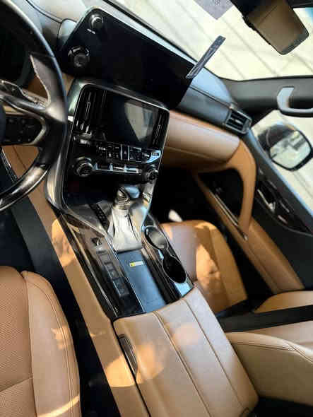 لكزز 2023 ( SAS)  ام الضمان رقم بغداد مغلفه PPF فول الفول ماشيه 35 الف كيلو بدون صبغ ولا بارده ولا اي حاله مكفوله كفاله عامه الموصفات معرفه 1\1 السعر 114 وبيه مجال بسيط الرقم *********** بغداد
