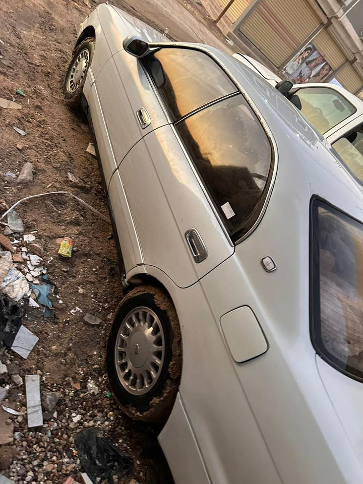 السلام عليكم تويوتا كروان بطة سياره كفالة من الضربة والكص والصبغ مكينه ثنين ونص فيفيتي بدون ارقام وسنوية تبريد شغال حدادة جاهزة السيارة ترايك وين متريد السعر 27 للبيع او المراوس ***********
