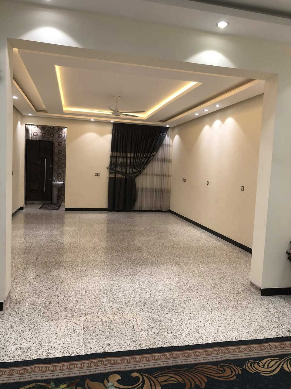 دار للبيع مساحة 300 واجهة 10 نزال 30 يحتوي على 4 غرف نوم + استقبال + صالة جلوس العائلة + مطبخ + صحيات عدد 4 + حديقة داخلية 

بناء حديث سنة البناء 2024  

ب اشراف هندسي وكوادر عمل مميزة 

العنوان بغداد الدورة  بعد مدخل البوعيثة 
اول مربع قرب صيدلية بسمة الحياة 

للاستفسار ***********
