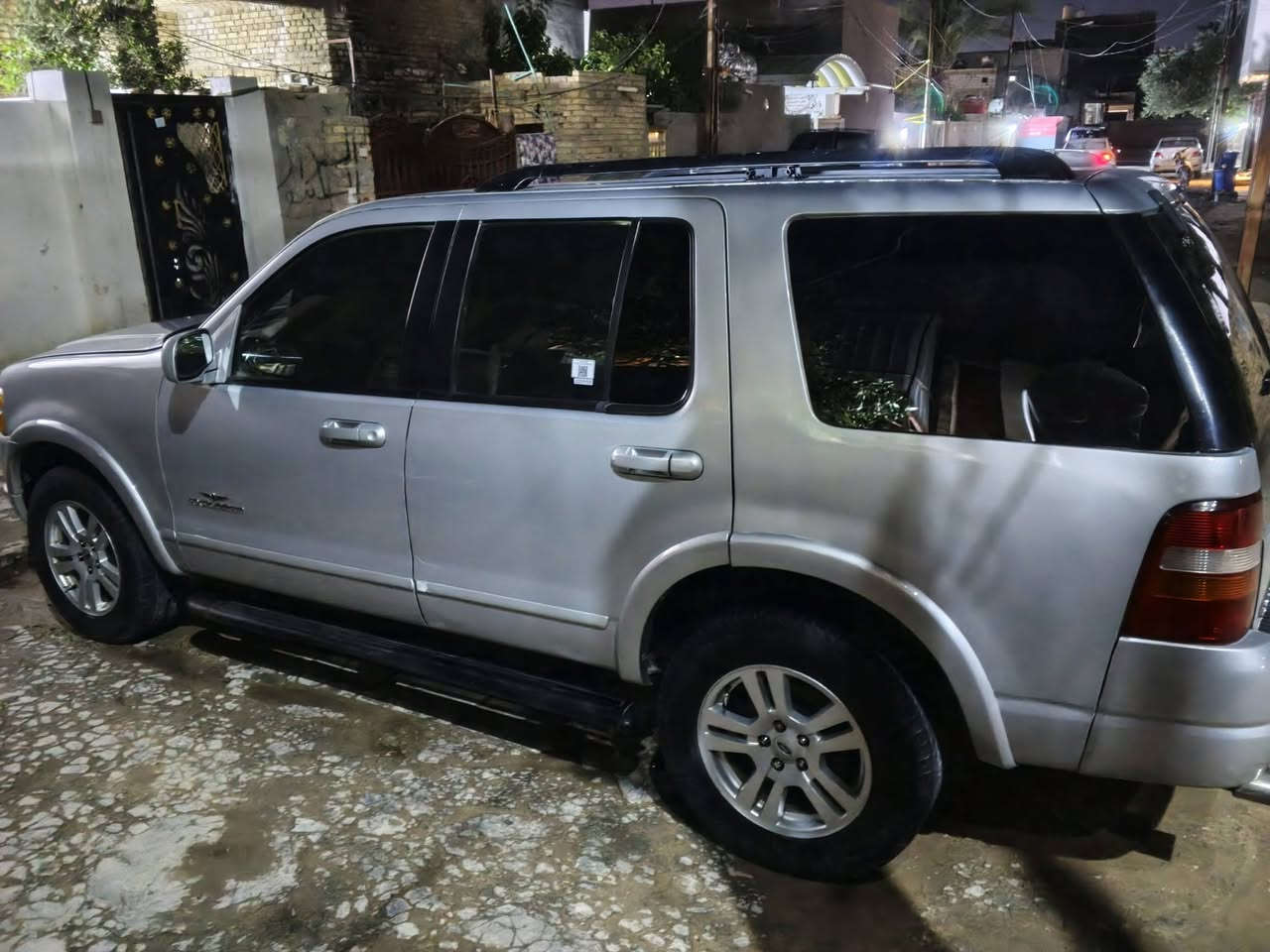 فورد اكسلور موديل 2002
سيارة كير محرك مكفولات 

تبريد شغال ثلج حداديه خير من الله 

هزة جديده باسمي السياره رقمها كركوك مشروع وطني رقم انكليزي هنا اداورها الك شرط/ مداور  /

مكاني الديوانيه بيها باب صبغ وجملغ ونص صبغ جماليه اثر جراد فقط بدون ضربه شاصي نصبه سيارة كلش حلوة قطعتين تبريد. 7 راكب ادامه كامله مسوي للسيارة محرك 6 اسلندر 
 سعرها 77 بيها مجال كلش  بصيط 

استفسار ***********
