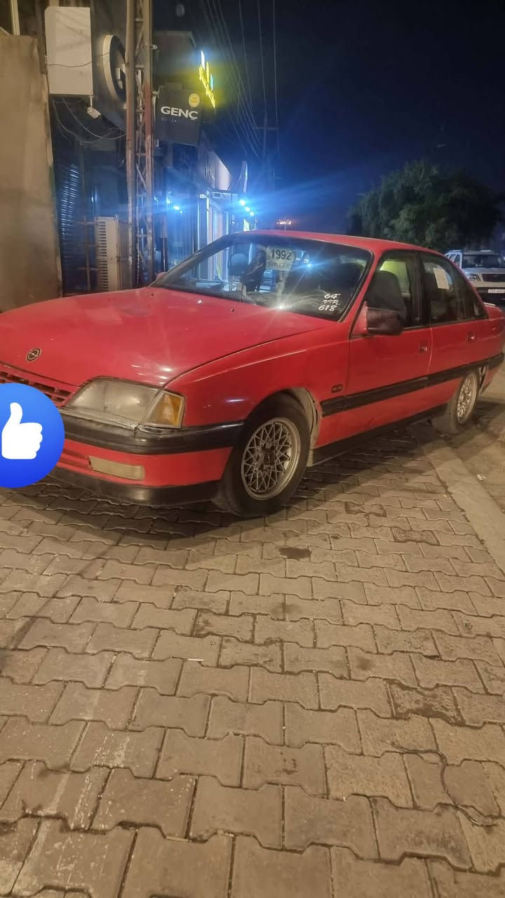 من رخصت ادمن 
🚗 للبيع: أوبل أوميكا أحمر موديل 1992 🚗
🔥 سيارة نظيفة وتستاهل 🔥

✨ المواصفات:
🔴 اللون: أحمر
⚙️ المكينة: 2000 / 20 بلاد — جديده على إيدنا
💨 إيرفلو جديد شركة
🔁 كير أوتوماتيك
📄 رقم أربيل جديد
🪪 سنوية 6 أشهر (منتهية)
👤 صاحب سنوية داخل كركوك
📘 دفتر بنزين موجود
🌤️ سقف سلايت
🧱 السيارة كلها عـ بلاد
🎨 بونيد صبغ بي
🛞 تايرات جديدة
⚠️ بيها ملاحظات ونواقص بسيطة

💰 السعر:
💵 39 ورقة ✔️
🔄 بي مجال بسيط للجادين

📍 الموقع: كركوك
📞 للاستفسار:
☎️ ***********

✋ الجدية مطلوبة
🔥 فرصة ما تتعوض 🔥
