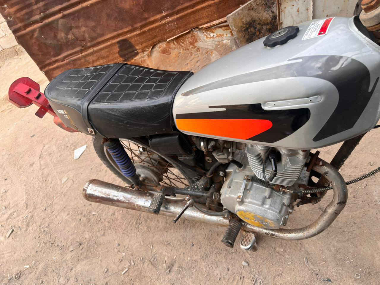 دراجه ايراني  شلامجه محرك نامه دراجه تعمير كامله مانقصه اي شي فقط بادي بيه خيط تبخير لسعر ٣٥٠وبيه مجال بسيط حك جيه اكفله الك فقط عشاير ***********
