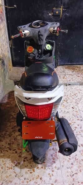 السلام عليكم دراجه سكنس للبيع فول تزويد دراجه مكفوله كفاله عامه بعد احلى من الصور
مكينه بلاديه مقفوله من كل شيء كهربائيات ماكينه نصبه من كل شيء لذلك شراي يتصل على الرقم
***********
السعر 1,750 وبيها مجال شيء بسيط حك الجي
الدراجه بيها اغراض تزويد والغراض اللي بيها ب 700 الف ينباعن
