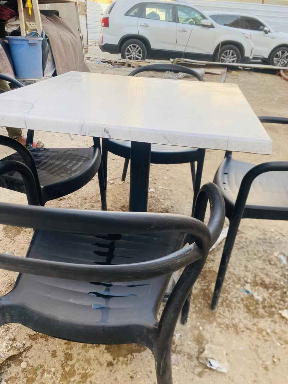 ميز طعام مال مطعم وكوفي قوي كلش ثقيل عدد 9 ميز السعر 40 الف للميز الواحد *********** 
وكراسي الكرسي ب 9 الف الواحد بغداد, العراق
