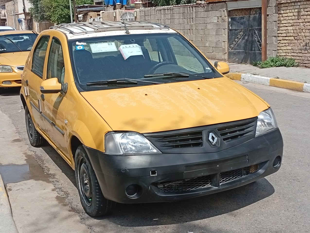 رينو لوكان ٢٠١٤ مكينه وكير دوشمه خير 
من الله مصفره هيئه وغرامات هزه جديده رقم انكليزي سعر ٤٢ للاستفسار ***********
