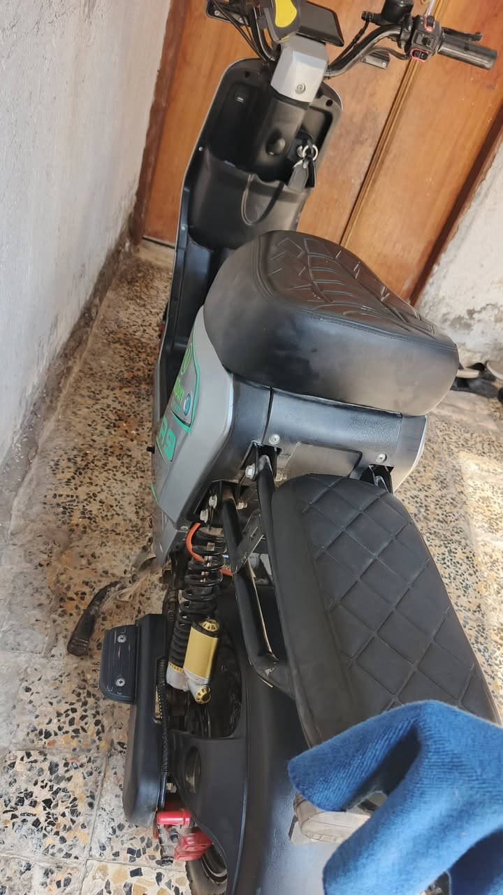 ‏سلام عليكم
‏عندي دراجه شحن R9دراجه نضيفه وشغاله مابيها اي شي ما متعوبه بس تاير الورة رايدله تبديل او تاخذا بنجرجي يركعه  سعر 300وبيها مجال العنوان البصرة كرمه علي اللطيف *********** تواصل على واتساب
‏
