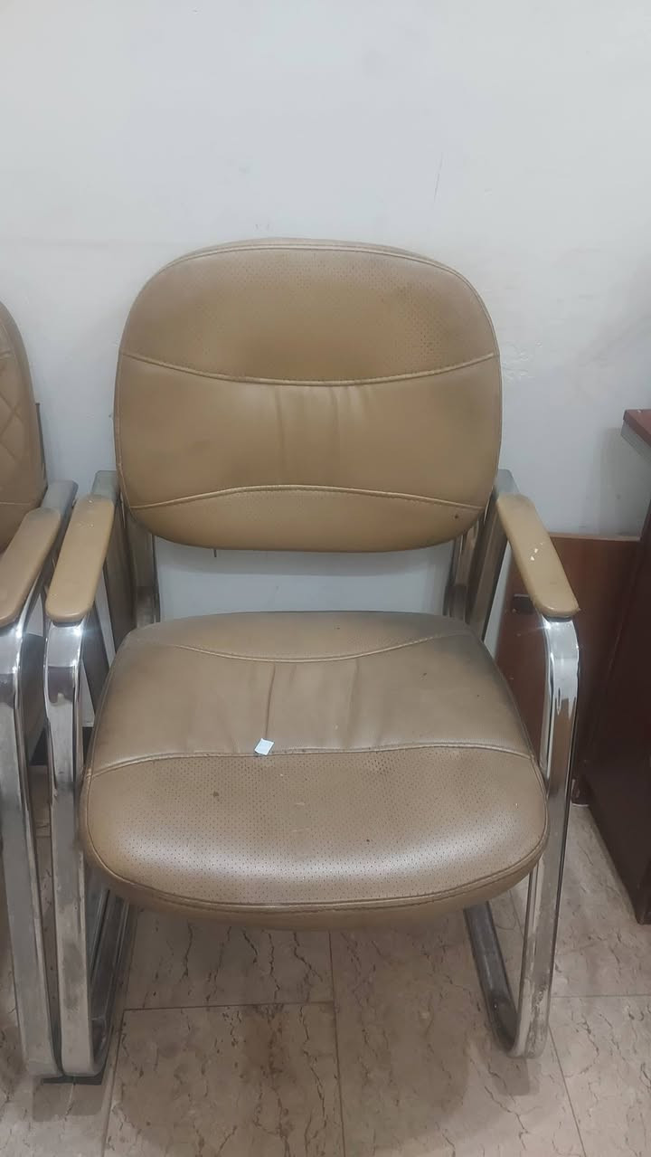 ستاند رفوف حديد ارتفاع حوالي١٨٥سم عرض ٧٠سم  متوفر عدد ٤..سعر الواحد ب٥٠ الف 
مكتبه رفوف خشب  عرض الرف متر  بحاله ممتازه سعرها ب٥٠ الف 
كراسي مكتبيه سعر الواحد ب٤٠ عدد ٢ 
رفوف خشب  تعليق  جداريه  سعر الرف  ب٥ الاف


**إذا كنت صاحب هذا الإعلان وتريد حذفه لأي سبب، رجاءا أرسل رسالة إلى الدعم الفني**