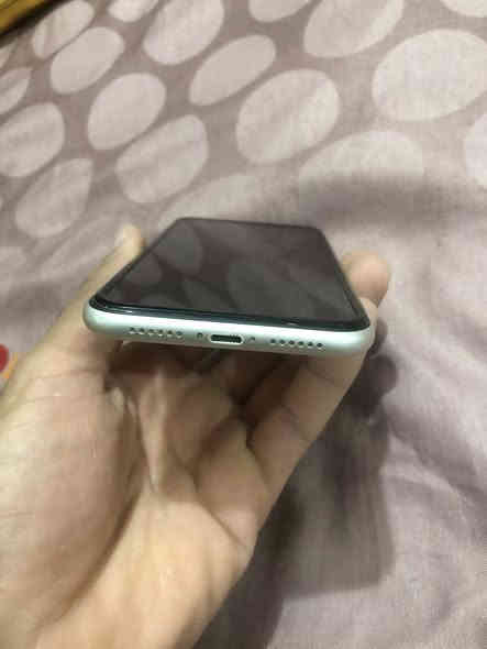 سلام عليكم ايفون ١١مامفتوح ذاكرة 128بطارية 75سعرة 200الف بكاني بغداد الشعلة رقم ***********
