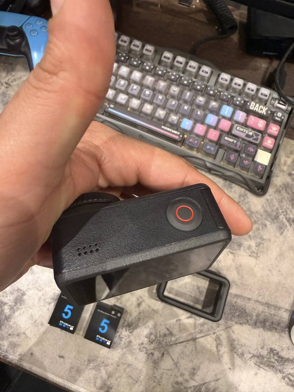 السلام عليكم للبيع كامره DJI ACTION 4
مستعمله اخت الجديده كلش نضيفه ستاندر  
بطاريتين  مال 5 اكبر من بطاريه العاديه جدد غير مستعملات  وكيج 
عنواني بغداد بسمايه واكو توصيل 
***********
