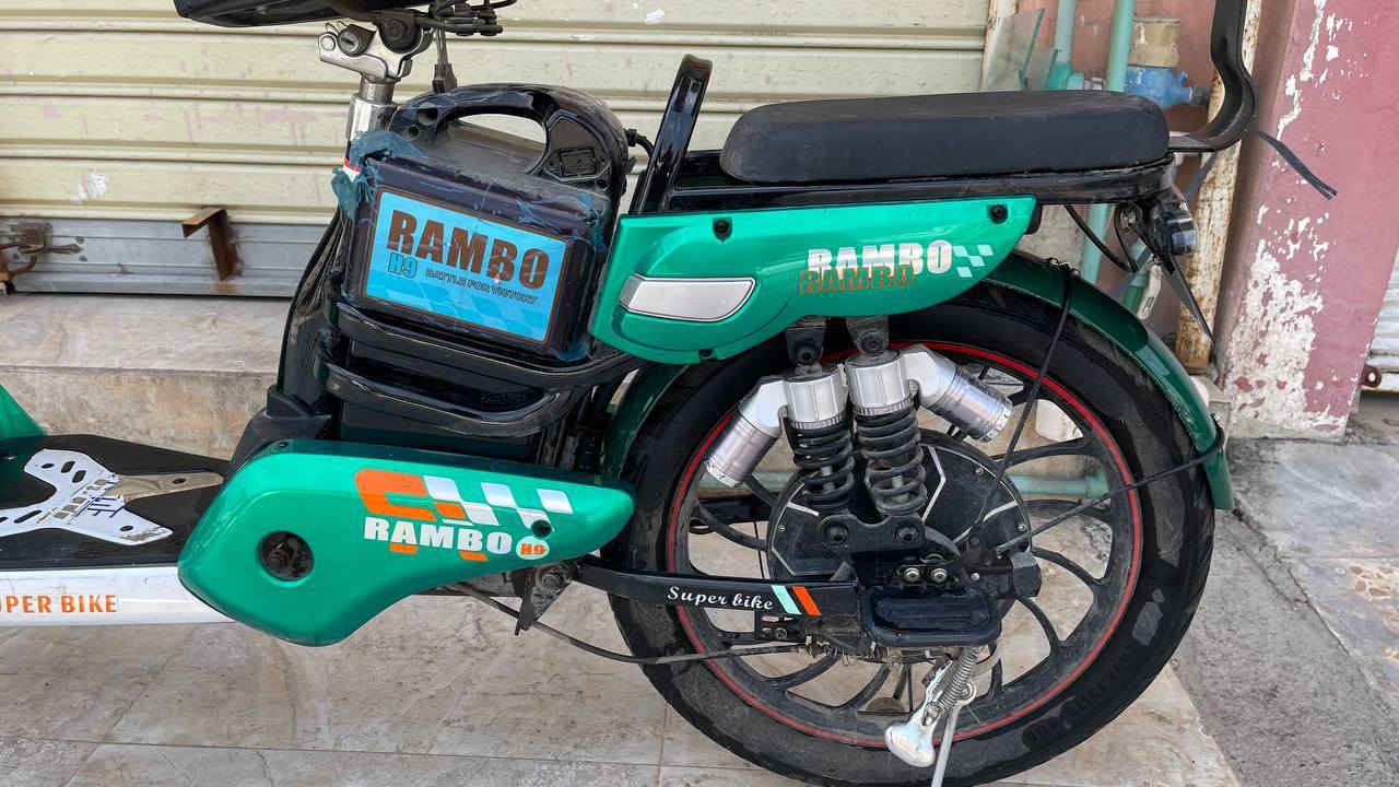 ماطور شحن حجم 20 حيل نضيف
البطاريات نص عمر 
مع الشاحنه الاصليه مالتو 
السعر 250 وبي مجال الشراي 
للاستفسار خاص او الاتصال على الرقم 
‏‪0770 371 4424‬‏
