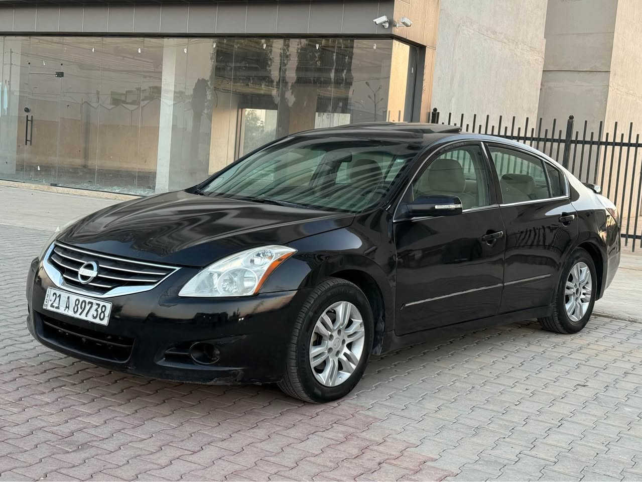 للبيع نيسان التيما خليجي موديل ٢٠١٠ فول فول مواصفات ١/١ لون اسود رقم سليمانية دولي سنوية جديدة بسمي شرط التحويل او الوكالة كوبون بنزين بيه سلايت تحكم ستيرن كروز سرعة تبريد مركزي شاشة وكامرة بلادي داخل اصفر و فورميكا گير ومحرك شرط صدر امامي وخلفي و ٤ تايرات جديد بيه صبغ ٤ قطع بابين و جاملغ خلفي و جاملغ امامي بدون دواخل بجم امامي و خلفي كبس السعر ٧٥ وبيه مجال للشراي اخوان كاتب كل التفاصيل اقرا المنشور كامل شراي خابرني وتدلل 
مكان السيارة كركوك رقم الموبايل
*********** كركوك, العراق
