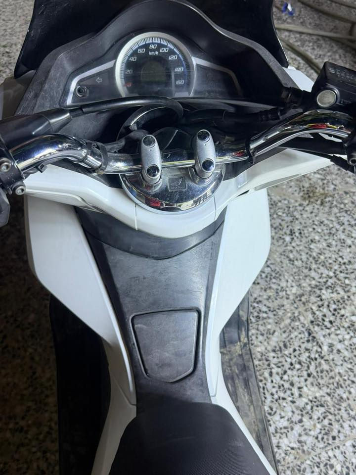 للبيع دراجه pcxجيل الثاني ياباني اصل مكينه 150cc المرغوب الدراجه كفاله او مال بيت نضيفه حيل 
او بلعافيه عل ياخذهه 
مكانهه بغداد 
سعر 14 ونص 
***********
